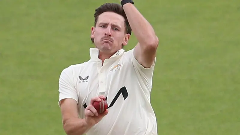 Surrey take control against Worcestershire
