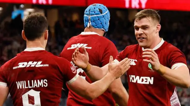 Lions run in eight tries in win over Western Force